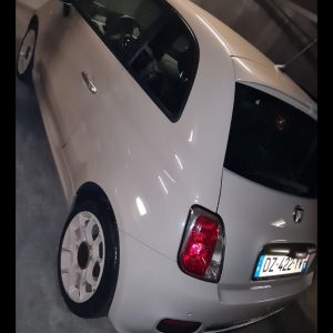 Nettoyage d'une fiat 500 grise au val de la haye pres de rouen