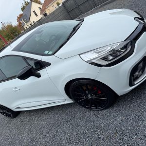 Nettoyage d'une voiture sport à Rouen vue exterieur