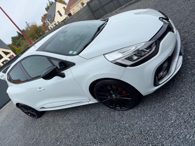 Nettoyage d'une voiture sport à Rouen vue exterieur